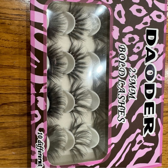 New Dramatic Lashes - Picture 2 of 3